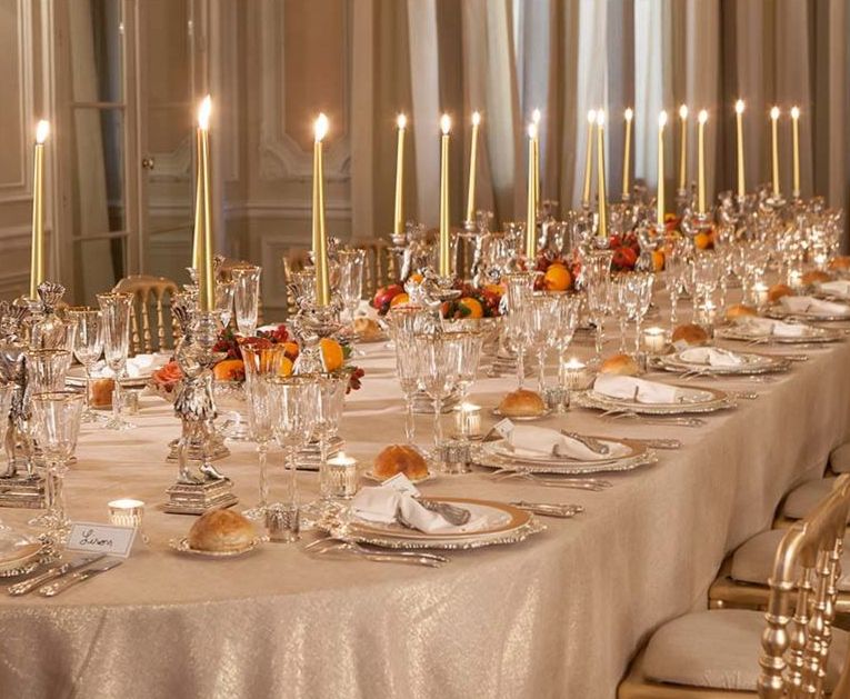 Restaurant gastronomique du Souvenirlumineux avec tables dressées et éclairage tamisé