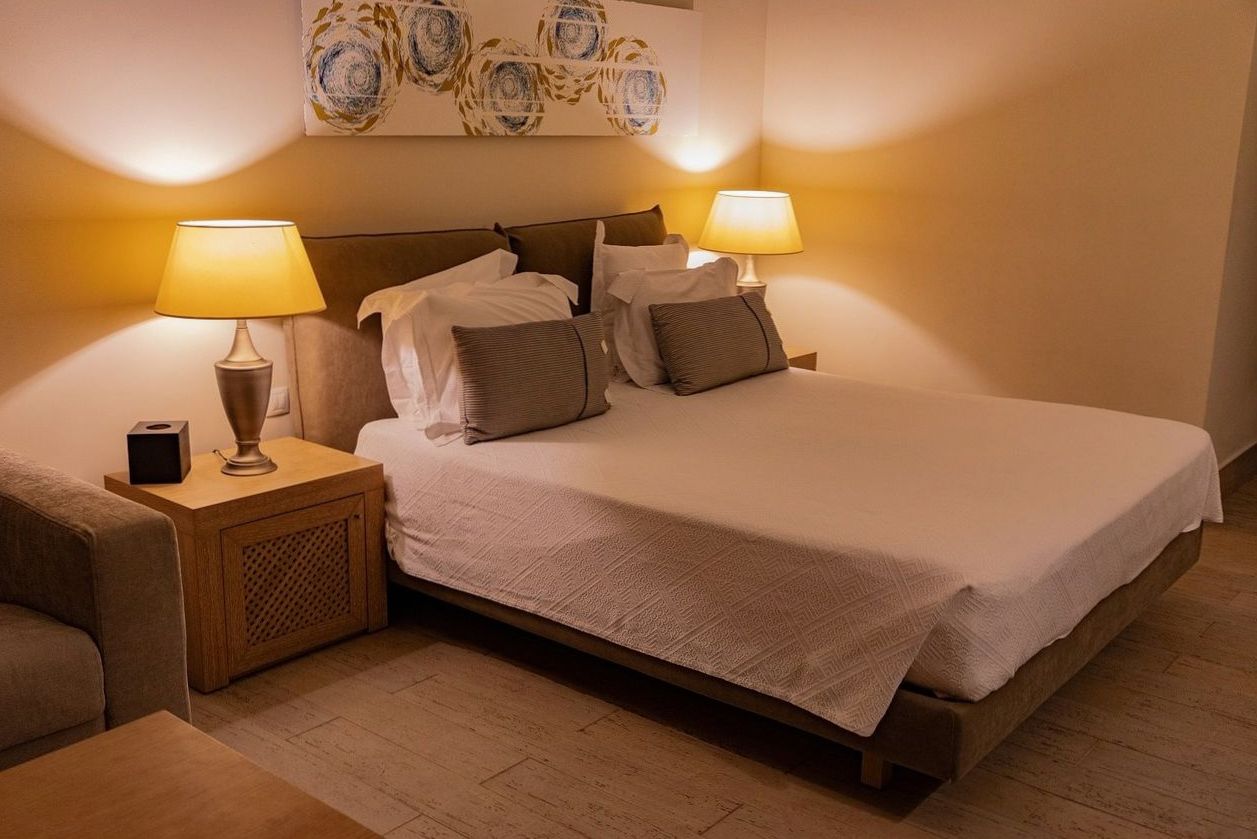 Chambre premium avec design contemporain et matériaux nobles