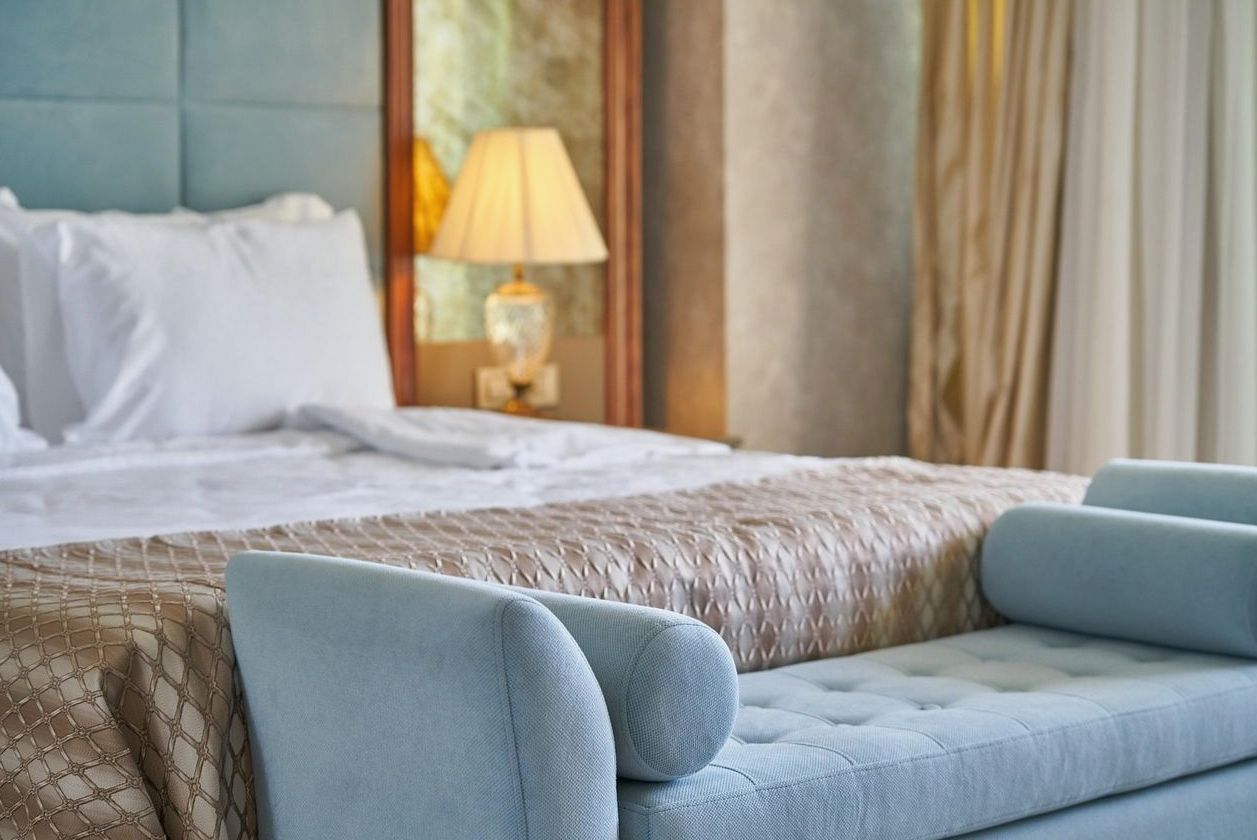 Chambre deluxe spacieuse avec coin salon et vue sur Paris